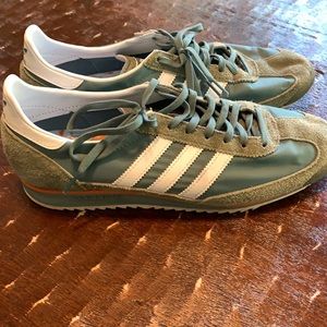 Adidas men’s limited edition teal 3 stripe shoes